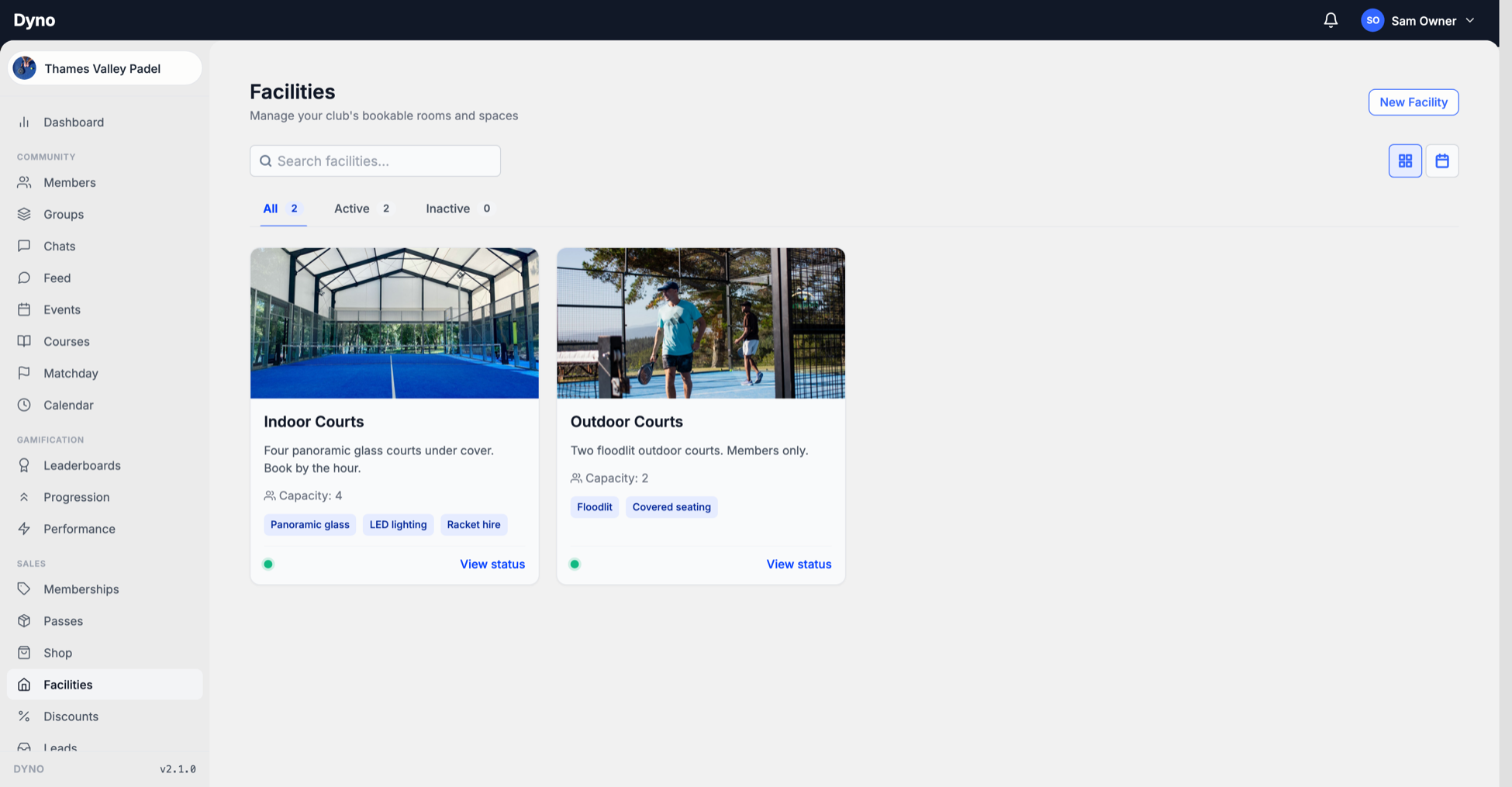 The Dyno facilities screen for a padel club showing indoor and outdoor courts with their hours and slot lengths